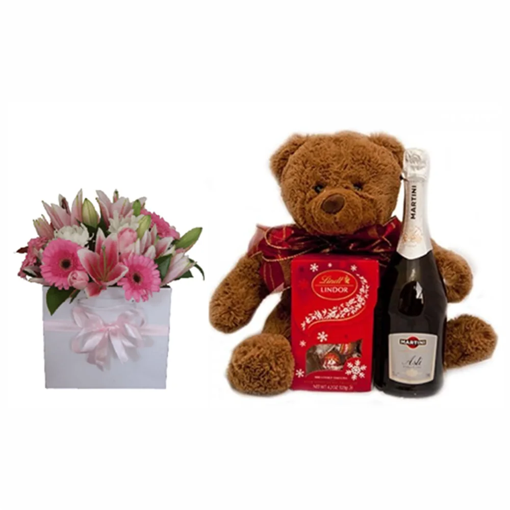 Сет - Цветя в кутия, мече, бонбони Lindor, вино Martini от Подари Цвете, доставки в Радомир и Дупница.